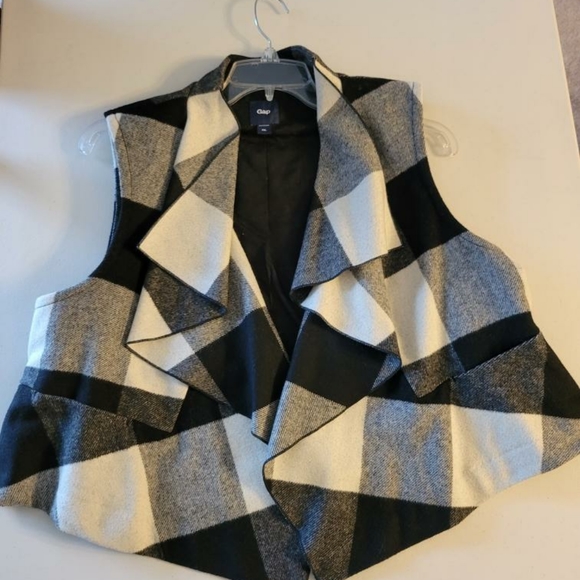 Like new Gap checkered vest in 2x - Picture 1 of 4